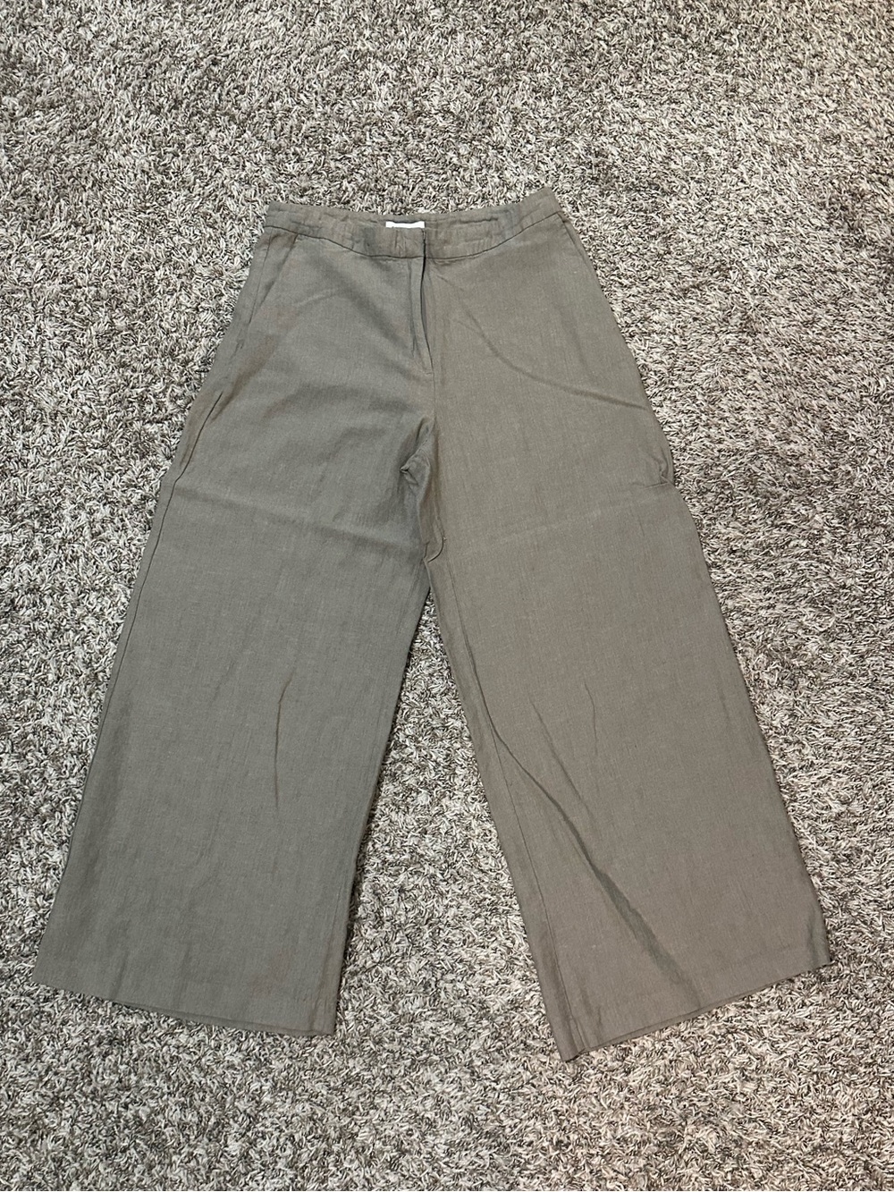 H&M Woman’s Wide-Leg Linen trousers
